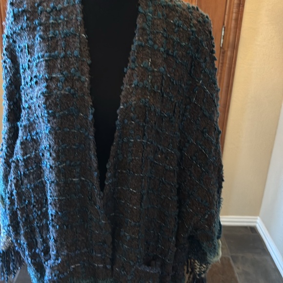 NWT Beautiful “World Market” long yarn & fringed sweater that is open. Fringed! - Picture 4 of 5